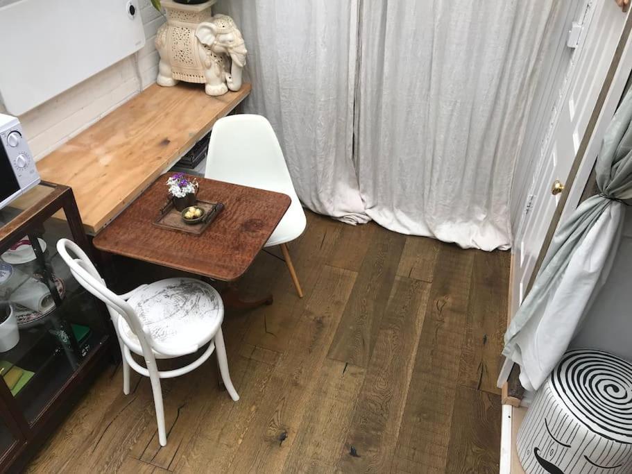 Tiny Hideaway In Apartamento